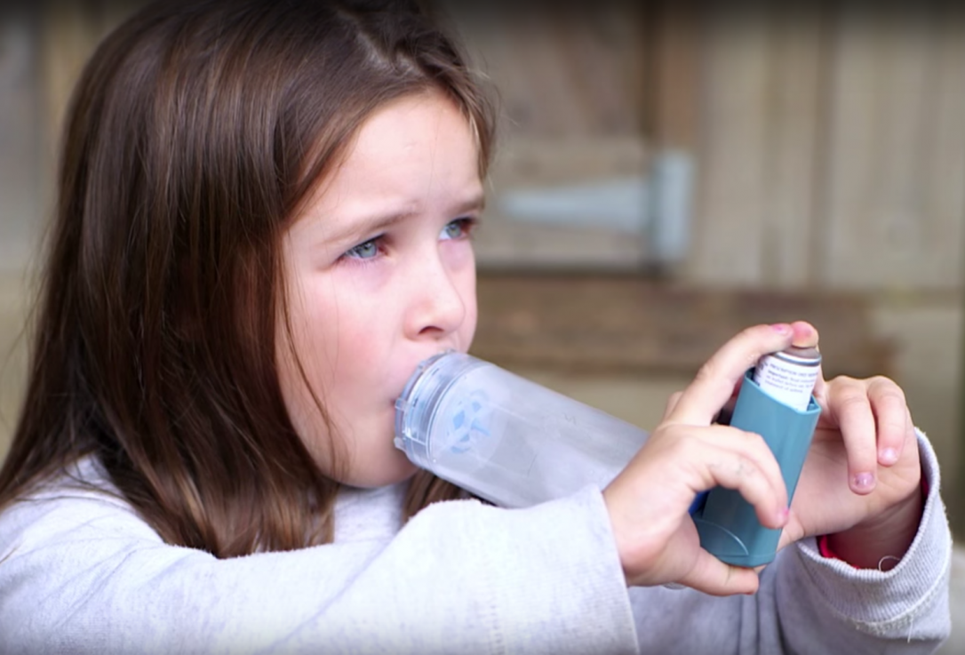 Ākonga with inhaler